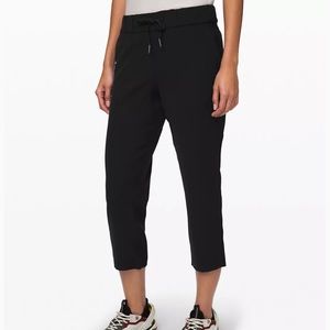 LuluLemon On The Fly MidRise Crop Pants